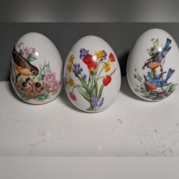 Vintage Avon Set Of 3 Porcelain Eggs, Spring's Brilliance, Spring & Summer Theme - Picture 9 of 16